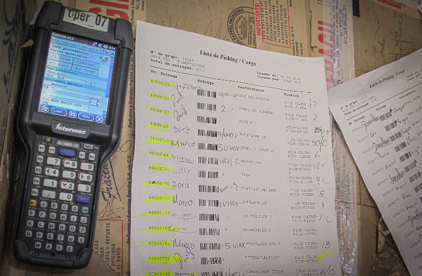 Terminal Intermec mostrando transacción SAP LM estándar